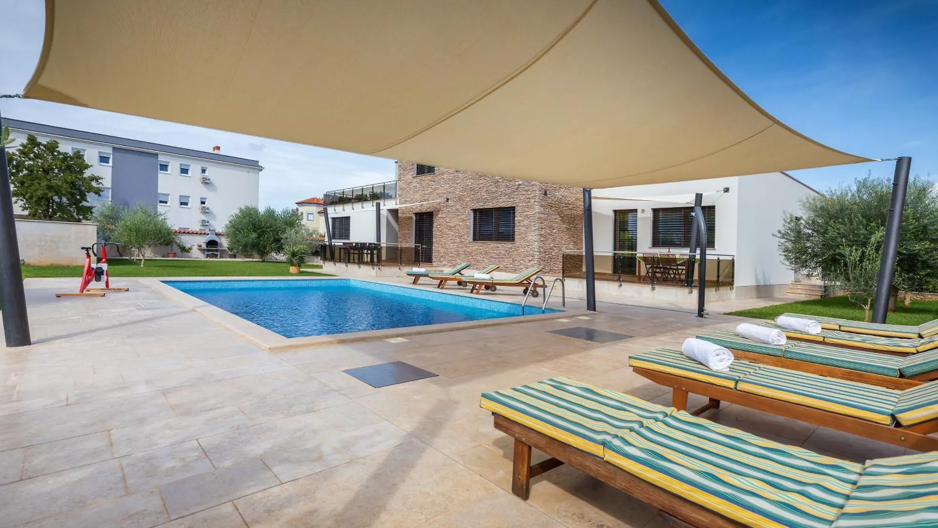 Family Friendly Apartments With A Swimming Pool Medulin - 23267