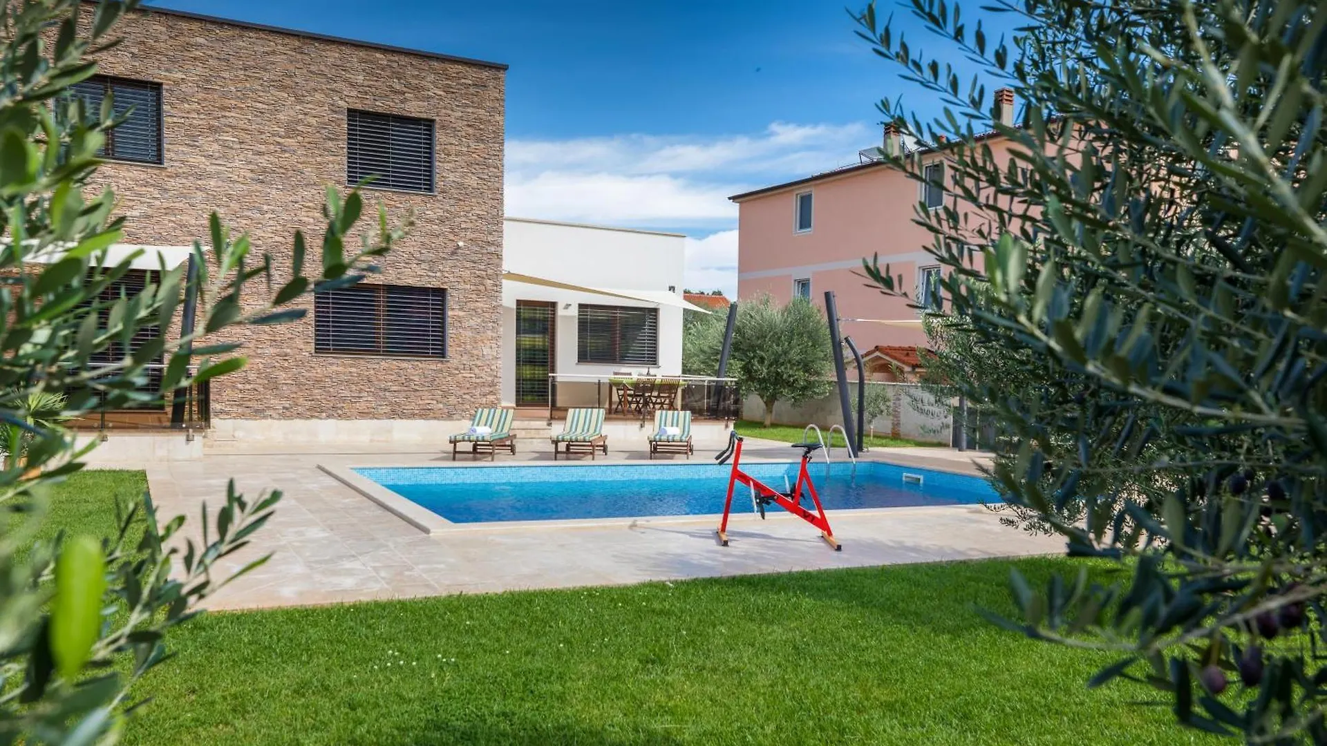 Family Friendly Apartments With A Swimming Pool Medulin - 23267